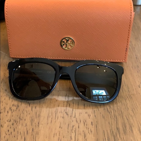 Tory Burch Accessories - Tory Burch Wire Bridge Sunglasses